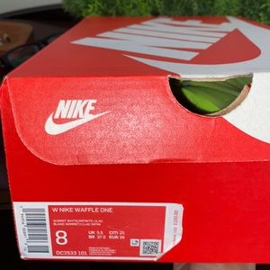 YOUTH (Women’s) NIKE Presto